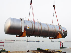 Heavy lift vessel